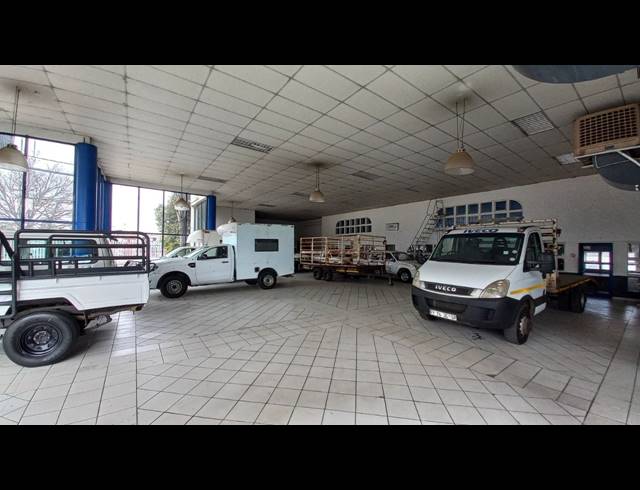 2,300M² SHOWROOM FOR SALE IN ANDERBOLT
